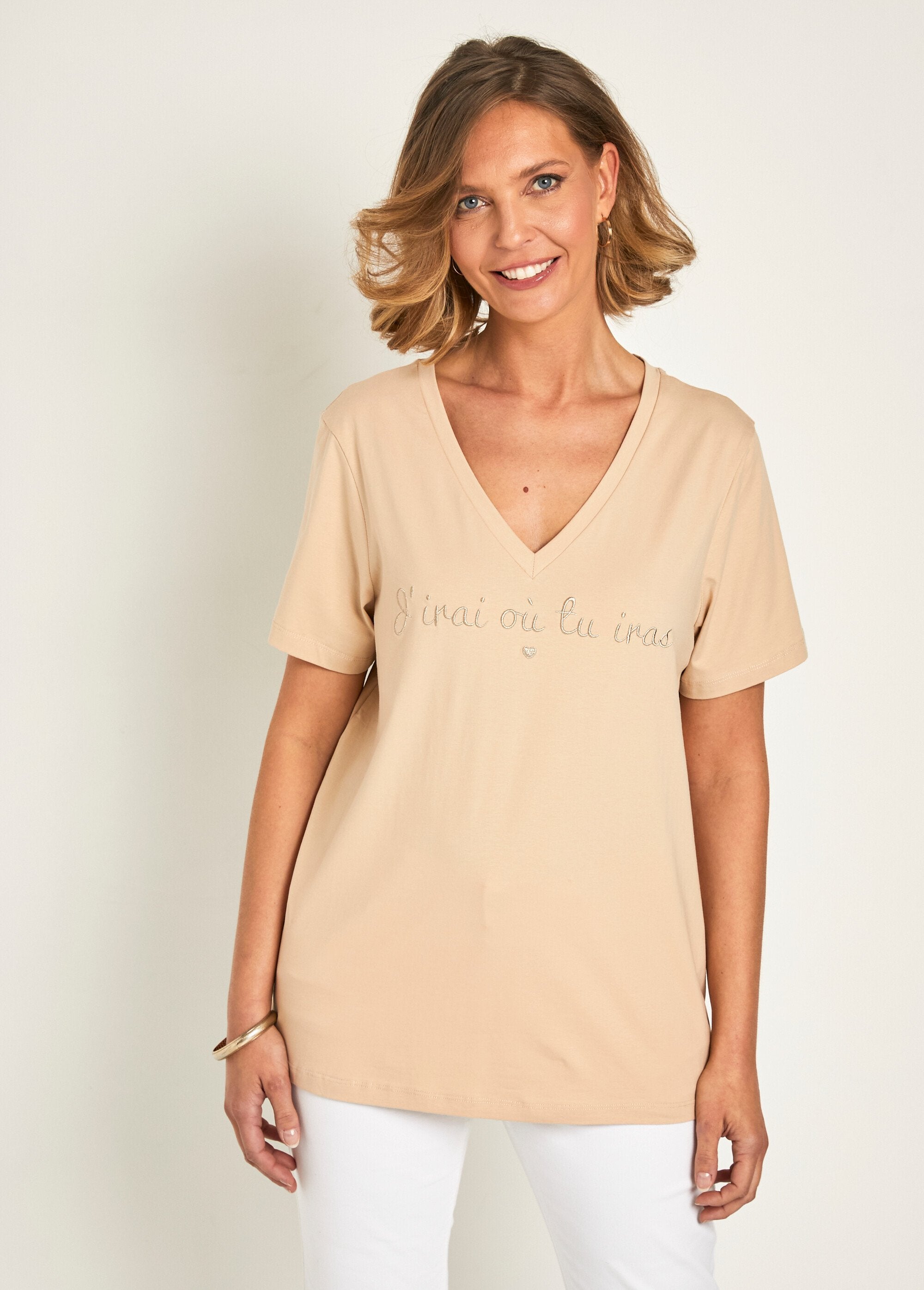 T-shirt_de_manga_curta_com_mensagem_bordada_Beige_FA1_slim