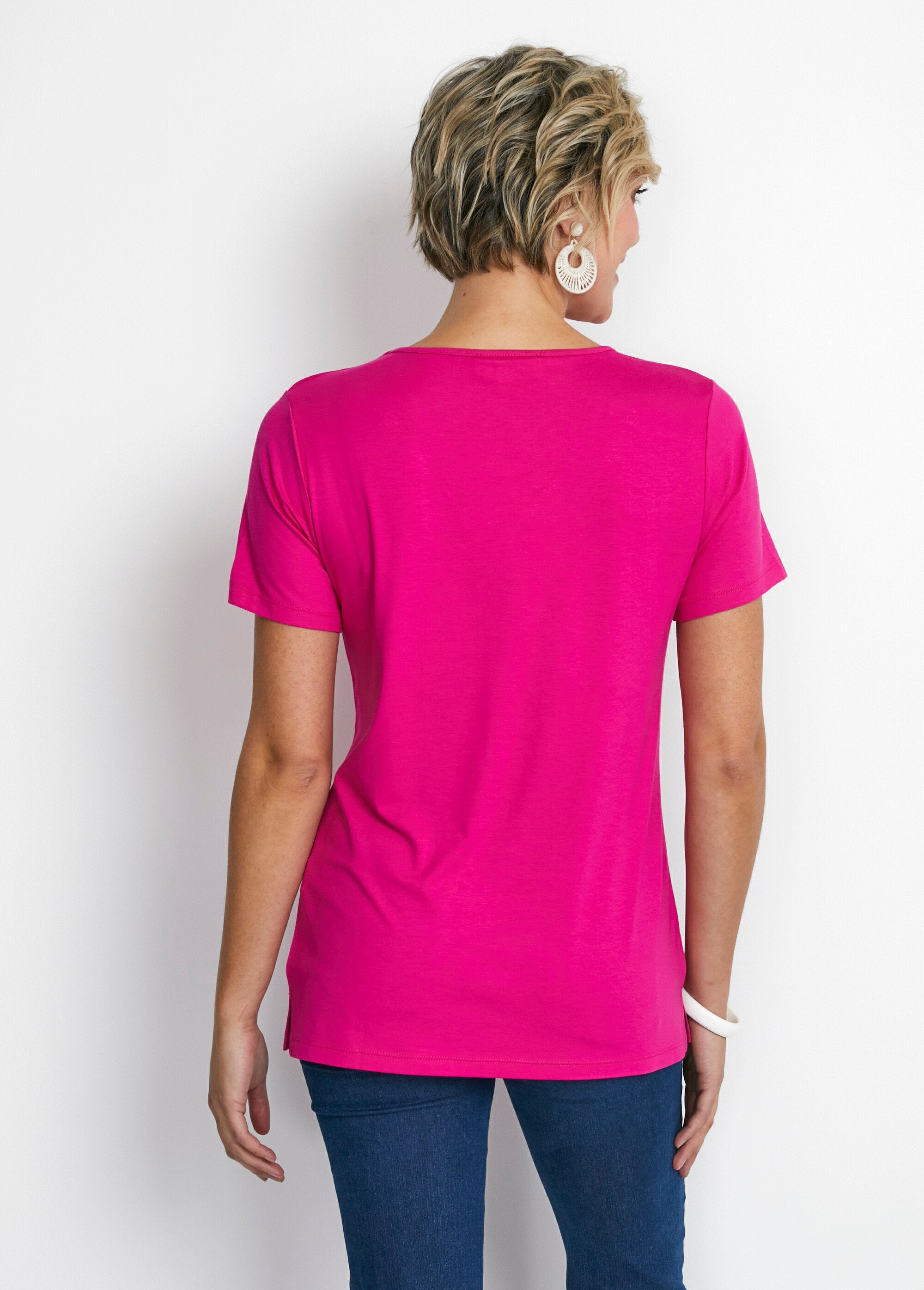 T-shirt_comprida_com_decote_em_V_e_jóias_Fuchsia_DO1_slim