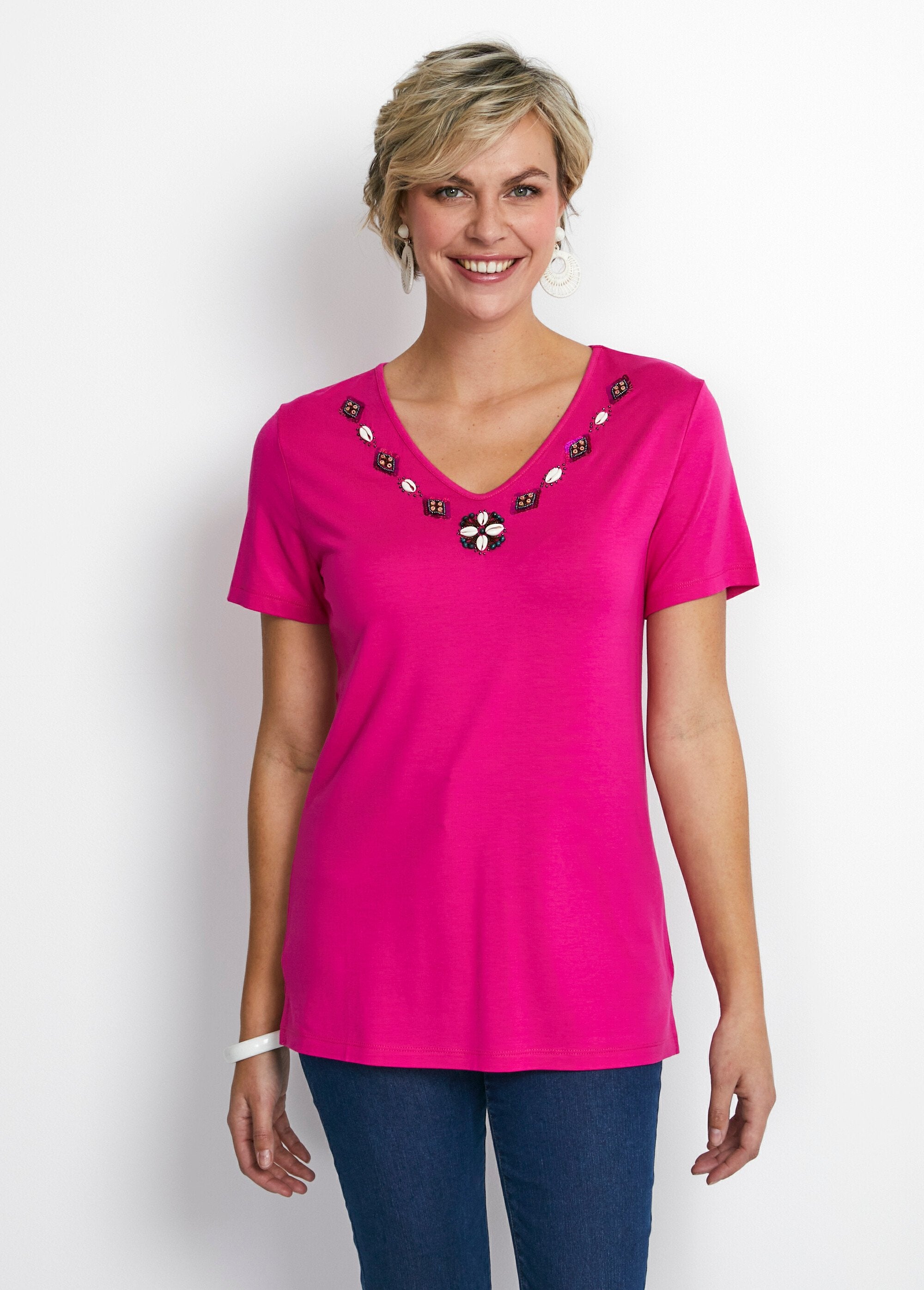 T-shirt_comprida_com_decote_em_V_e_jóias_Fuchsia_FA1_slim