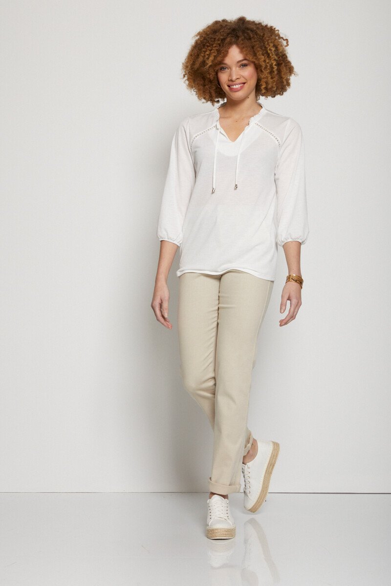 Camiseta_de_malha_com_relevo_estilo_blusa_Ecru_SF1_slim