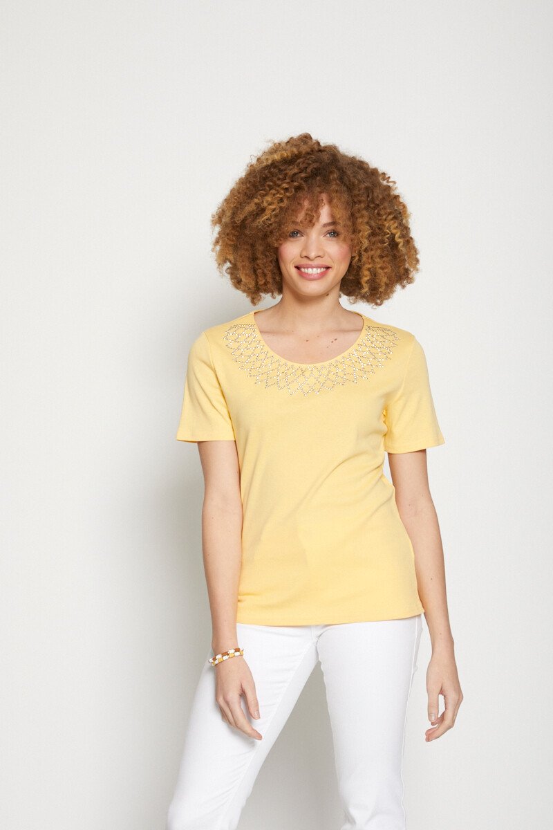 Camiseta_chique_em_jersey_de_algodão_com_tachas_AMARELO_FA1_slim