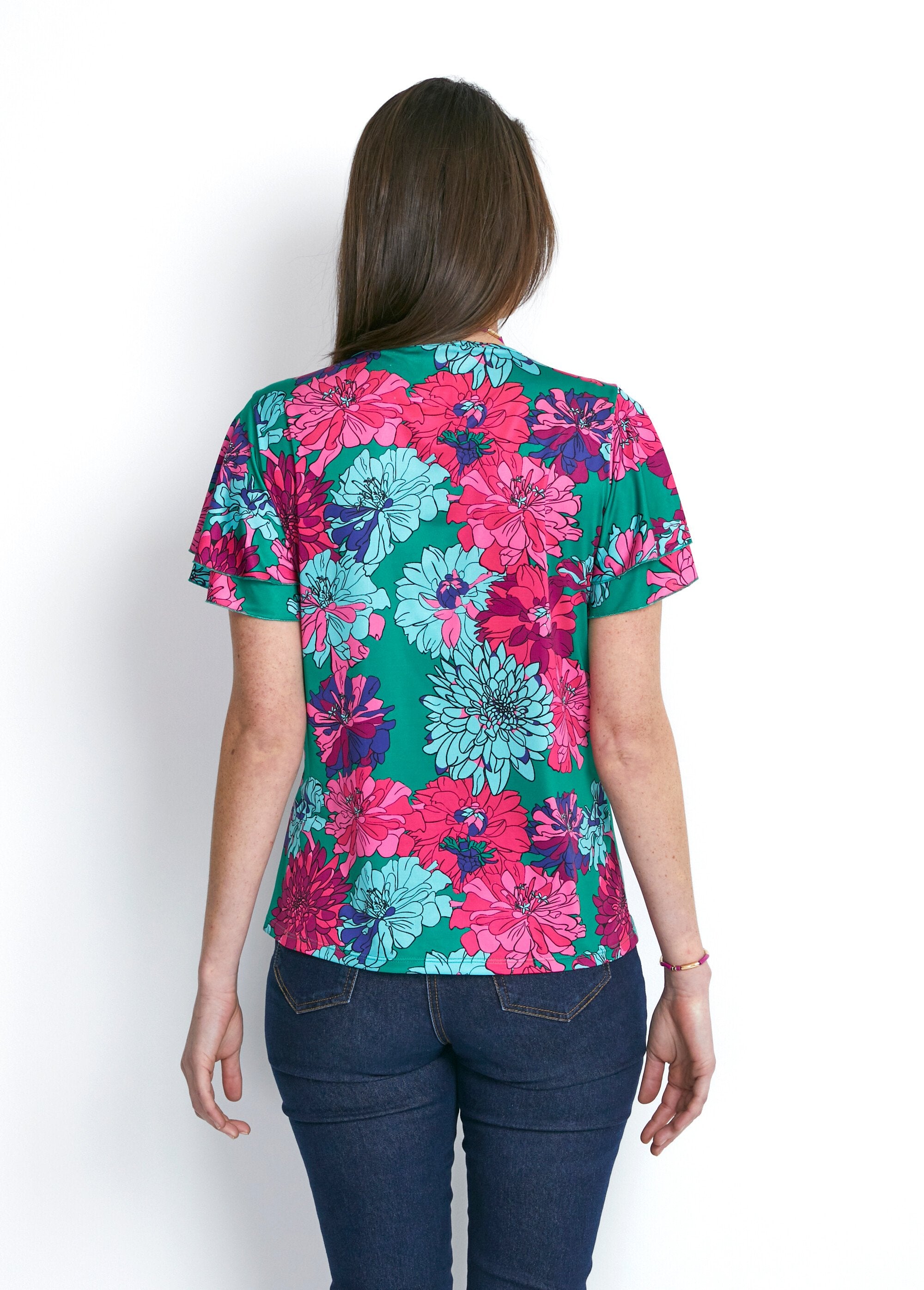 T-shirt_de_manga_curta_com_folhos_Vert_et_fuchsia_DO1_slim