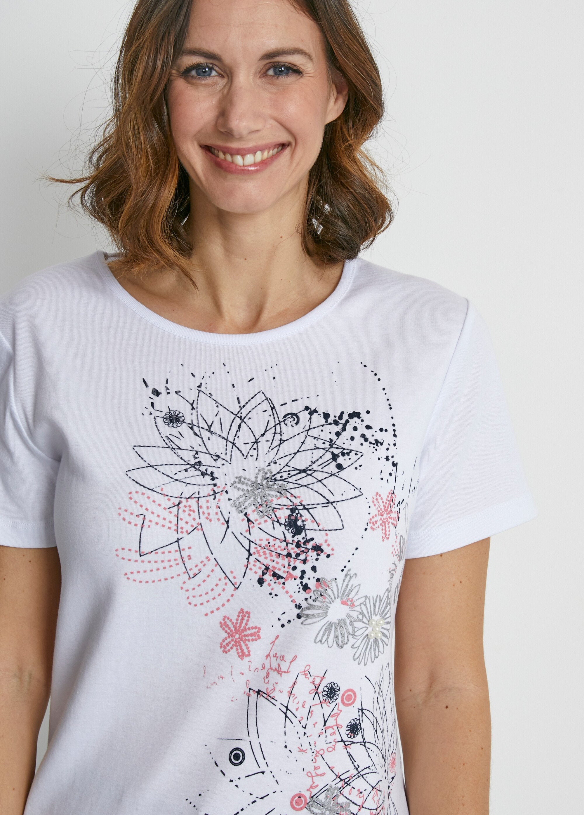 T-shirt_longa_com_estampa_floral_e_fendas_laterais_BRANCO_DE1_slim