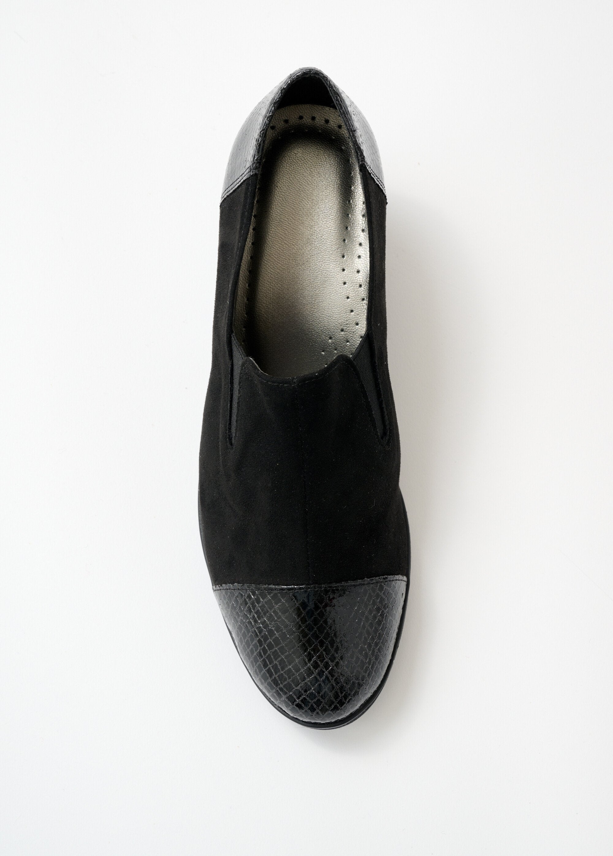 Mocassins_de_cunha_com_largura_de_conforto_elástico_PRETO_OV1_slim