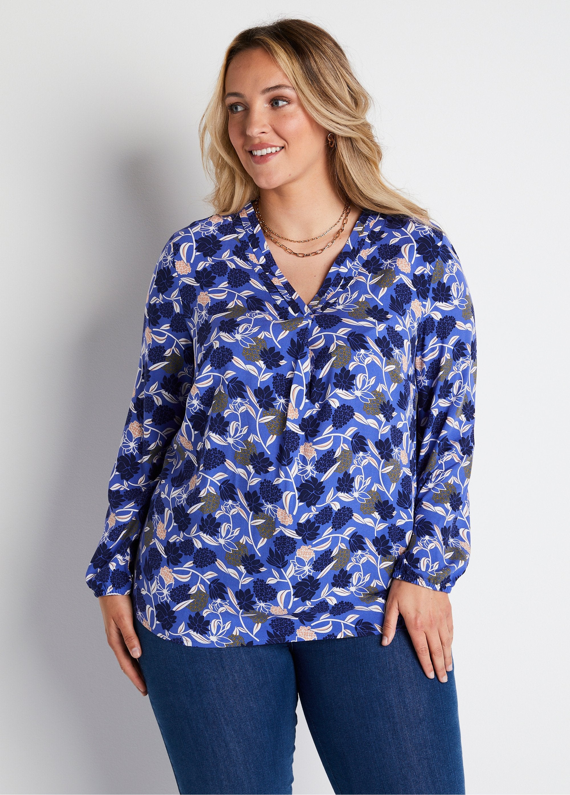 Túnica_longa_solta_com_estampa_floral_Impressão_azul_FA1_curvy