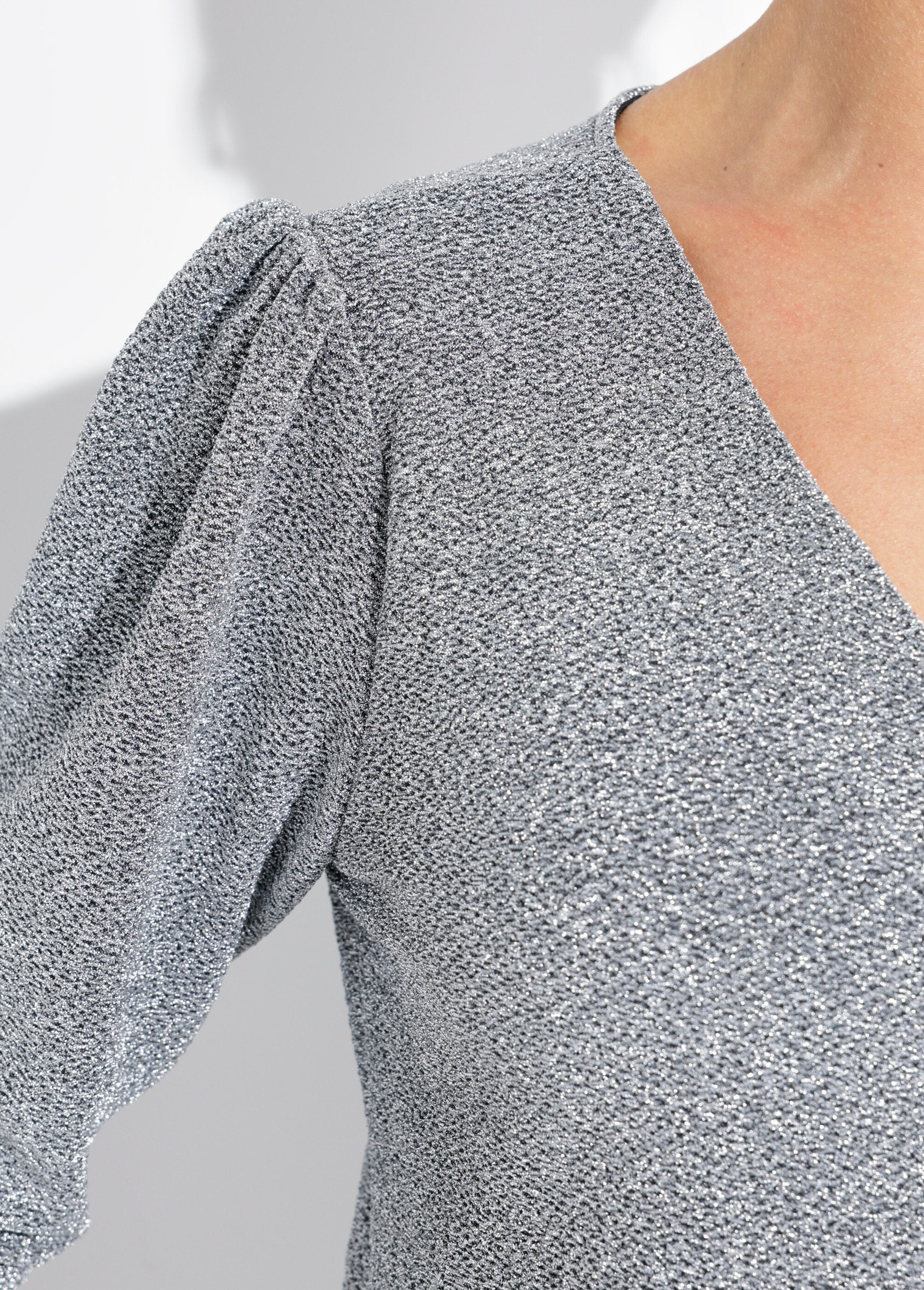 Túnica_de_malha_metálica_chique_com_decote_em_V_Argent_DE2_slim