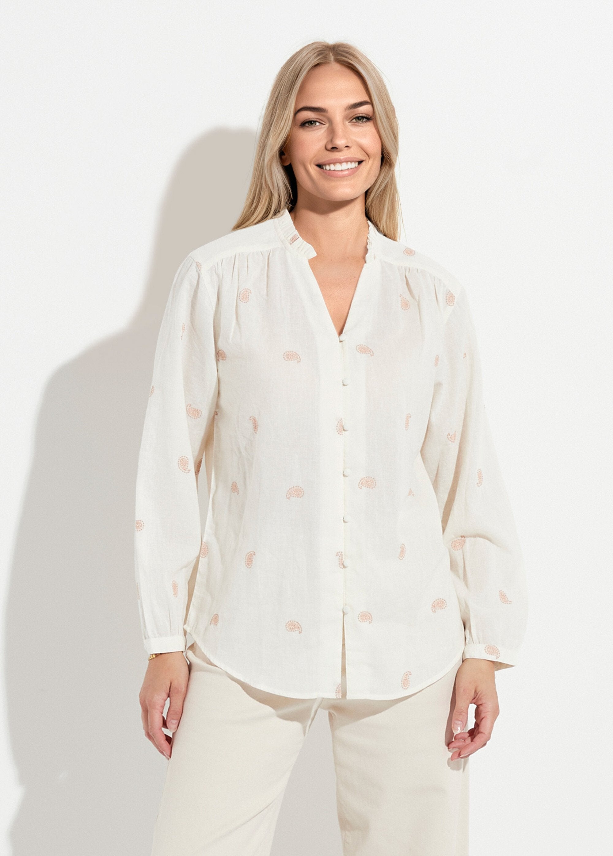 Túnica_de_gaze_de_algodão_bordada_com_gola_franzida_Ecru_et_beige_FA1_slim