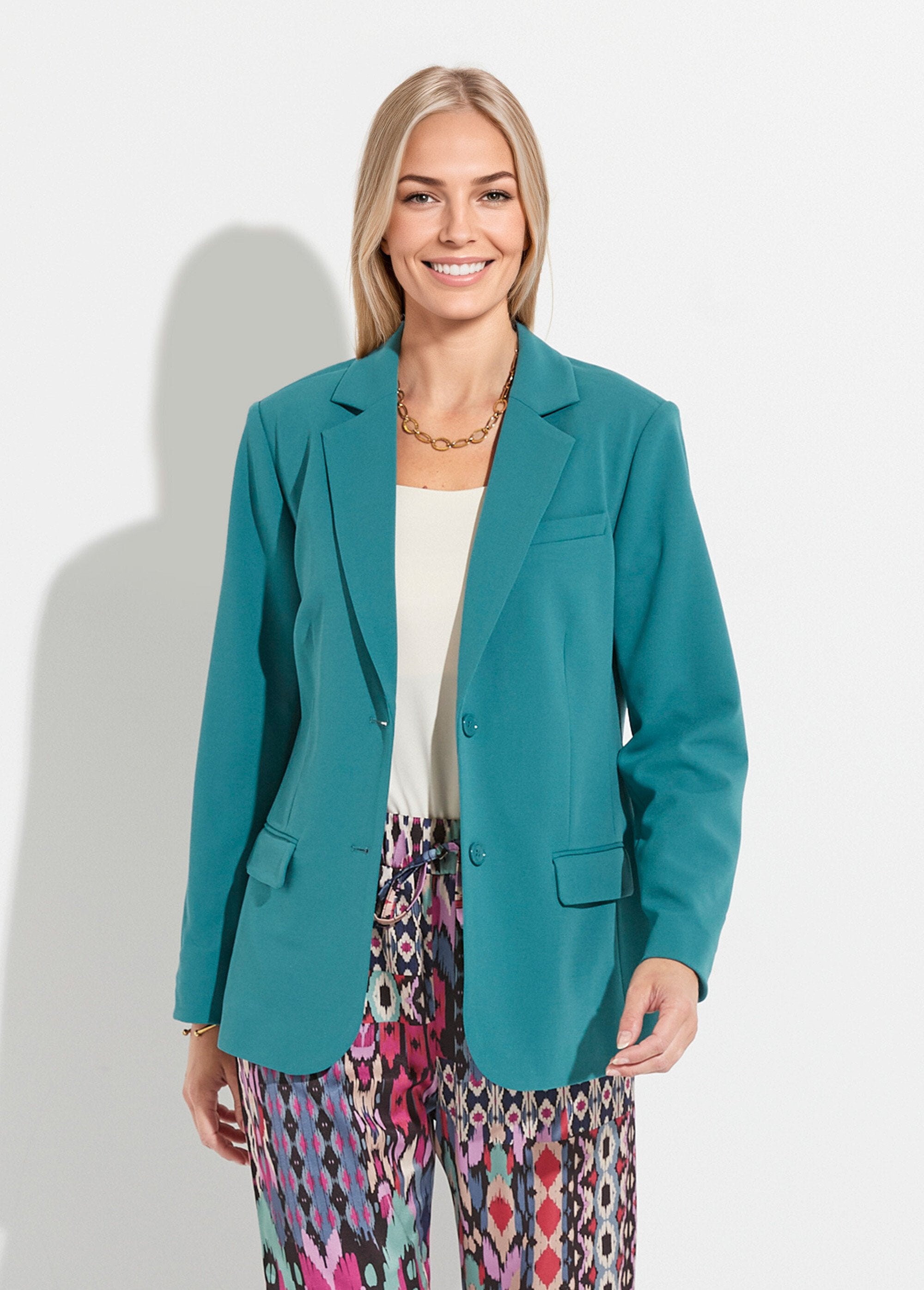 Blazer_liso_com_corte_reto_e_gola_ajustada_Vert_FA1_slim