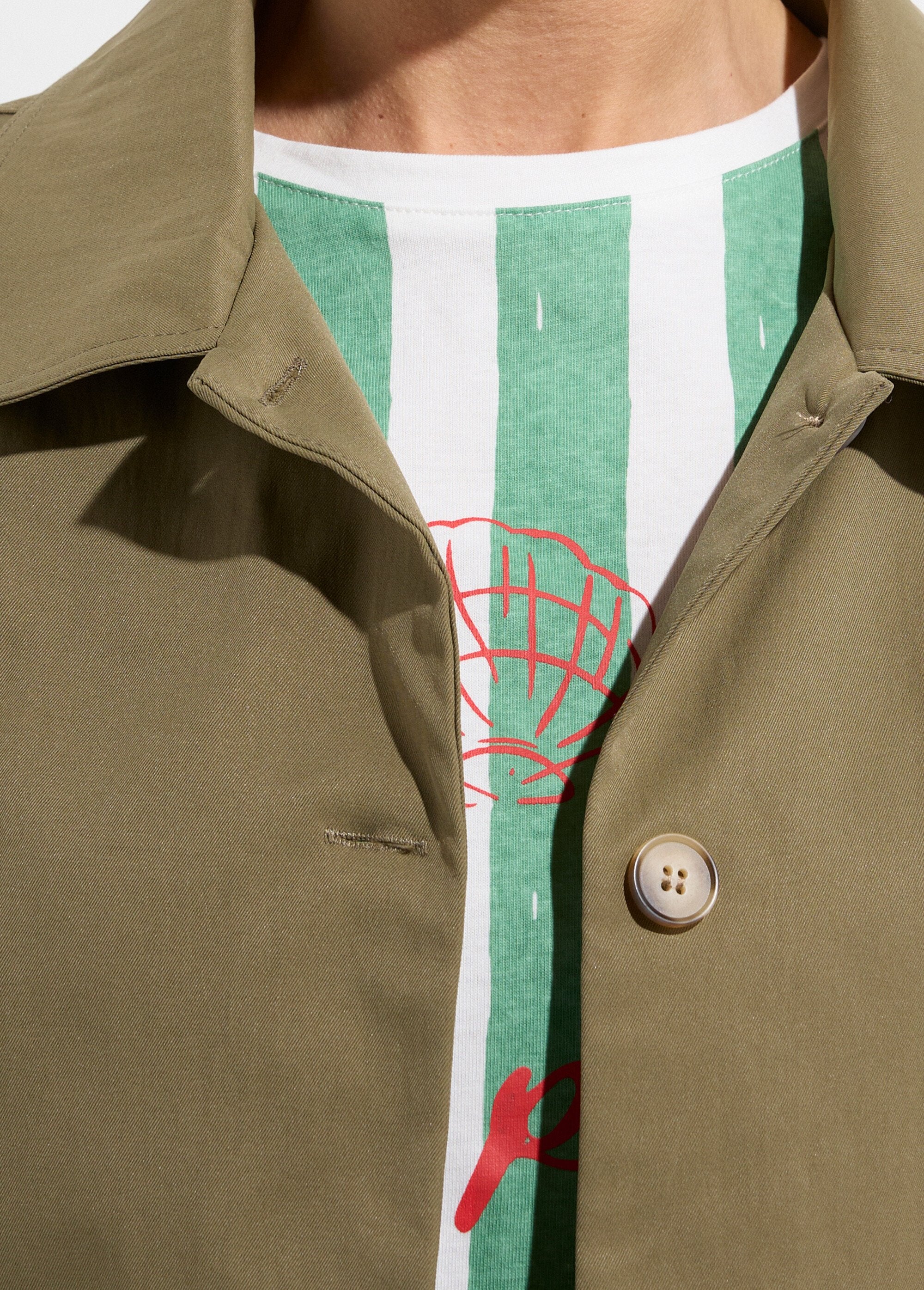 Casaco_box_de_algodão_com_gola_claudine_Kaki_DE1_slim