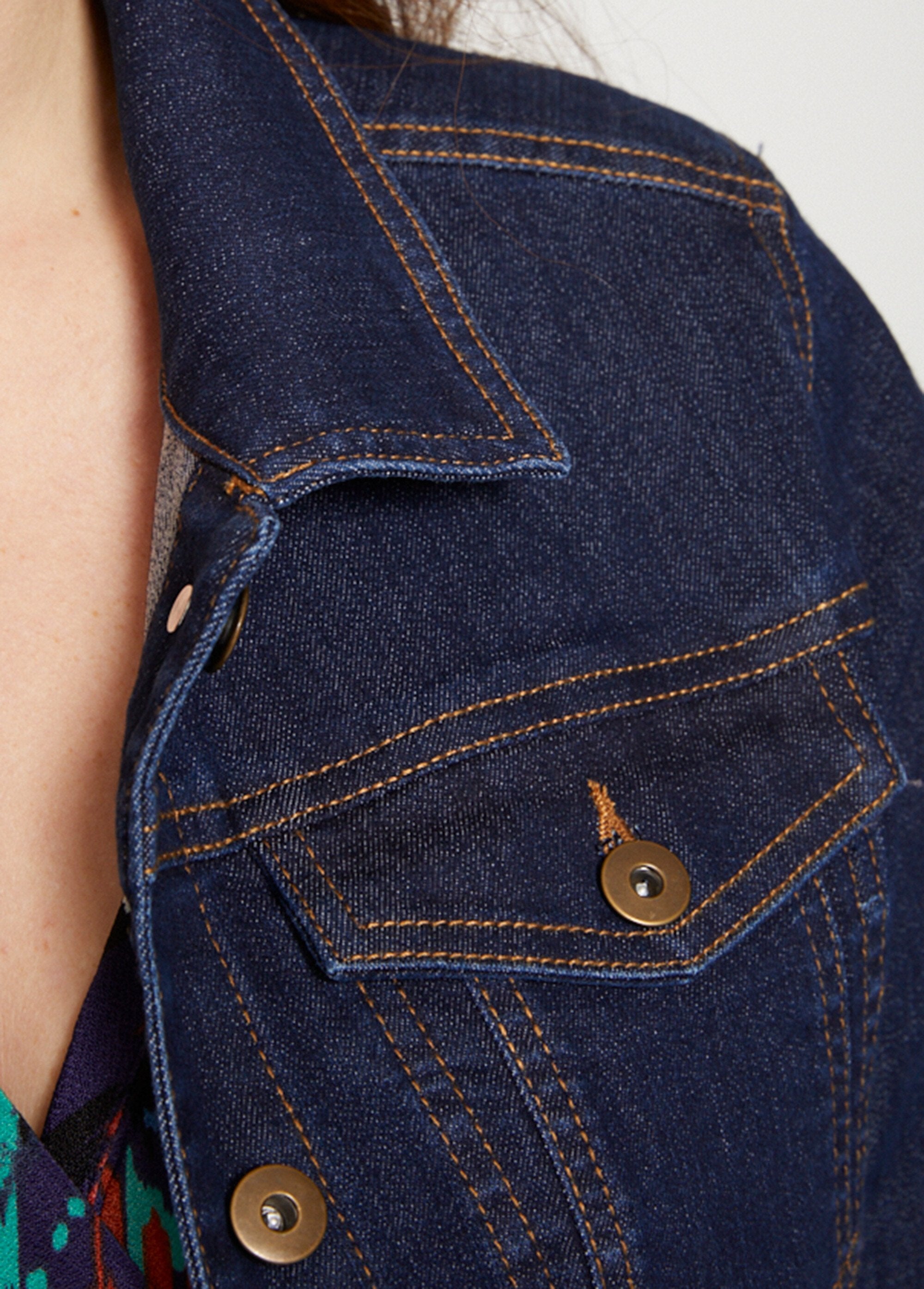 Jaqueta_jeans_com_botões_retos_Índigo_DE1_slim