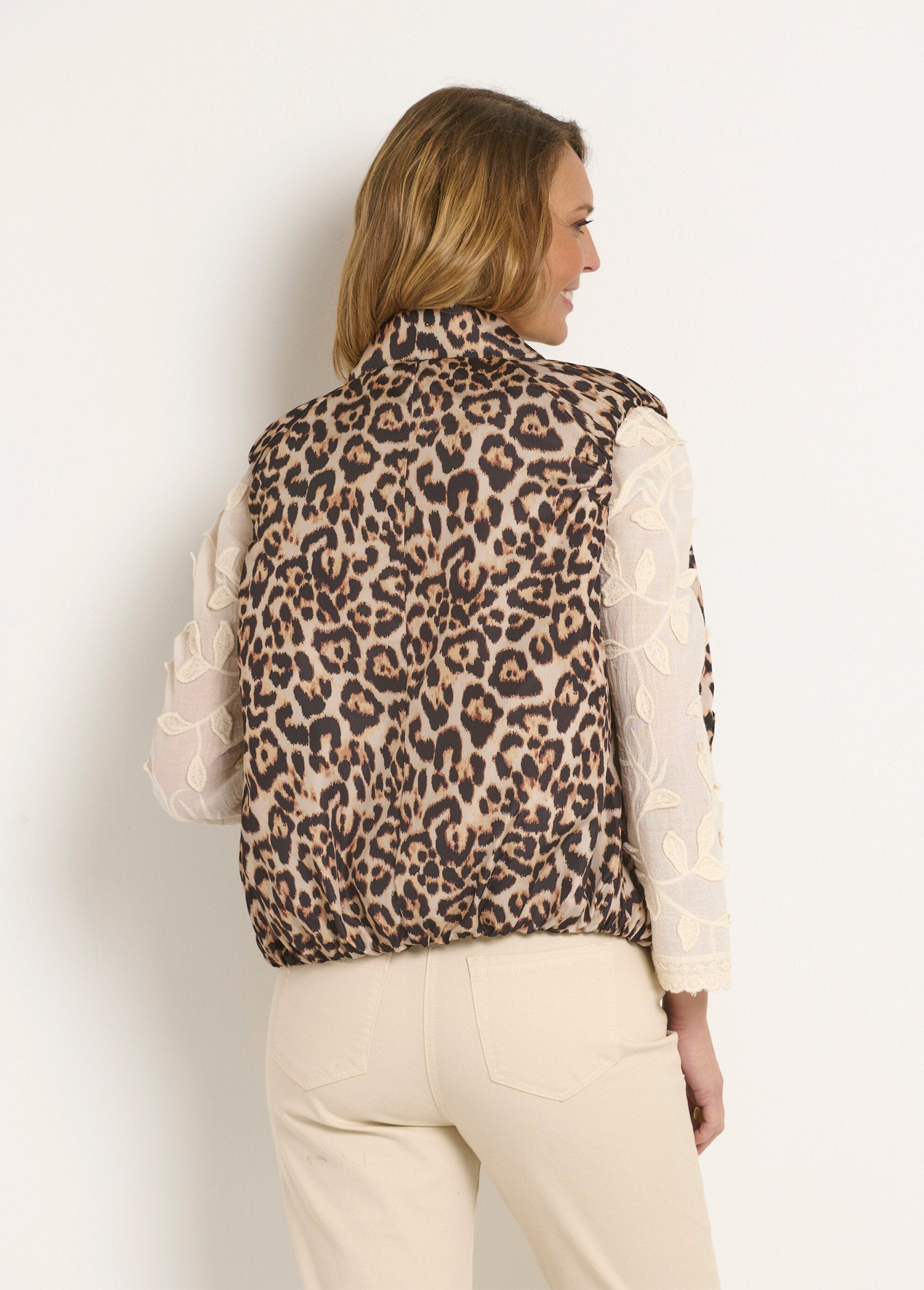 Casaco_de_cetim_acolchoado_leopardo_sem_mangas_Leopard_DO1_slim